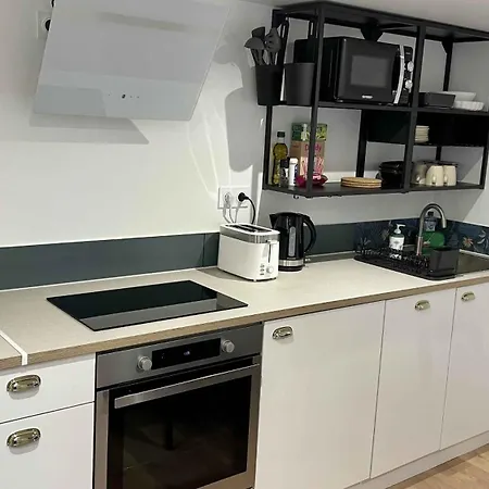 Au Calme Dans Le Quartier Historique Pour 4 Personnes Avec Espace Exterieur * 포