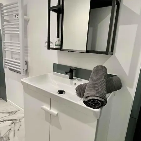 Au Calme Dans Le Quartier Historique Pour 4 Personnes Avec Espace Exterieur