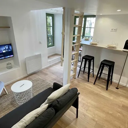 Au Calme Dans Le Quartier Historique Pour 4 Personnes Avec Espace Exterieur *