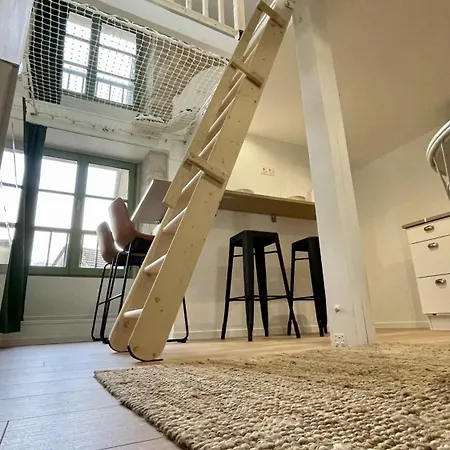 Au Calme Dans Le Quartier Historique Pour 4 Personnes Avec Espace Exterieur 아파트 *