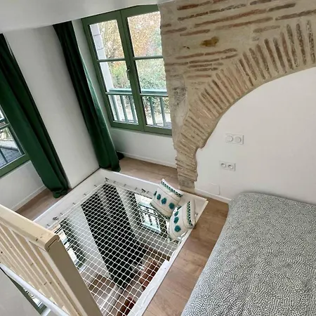 Au Calme Dans Le Quartier Historique Pour 4 Personnes Avec Espace Exterieur