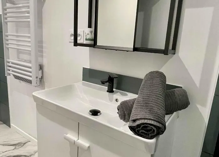 Au Calme Dans Le Quartier Historique Pour 4 Personnes Avec Espace Exterieur