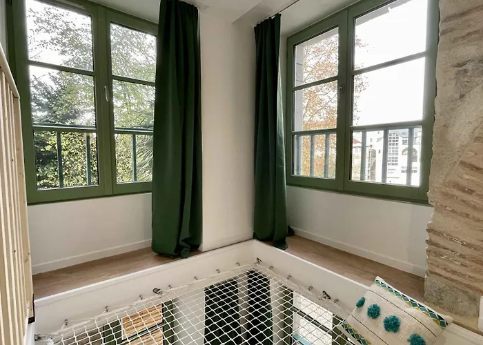 Au Calme Dans Le Quartier Historique Pour 4 Personnes Avec Espace Exterieur Apartamento