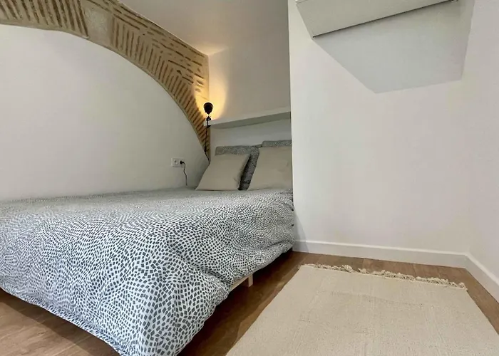 Au Calme Dans Le Quartier Historique Pour 4 Personnes Avec Espace Exterieur