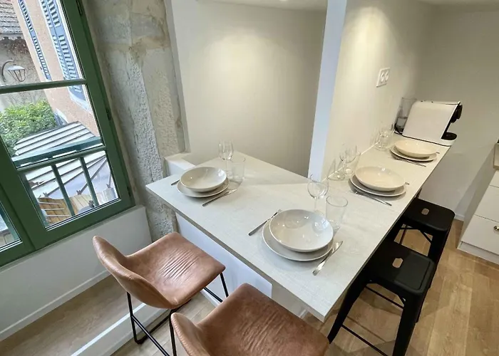 Au Calme Dans Le Quartier Historique Pour 4 Personnes Avec Espace Exterieur *