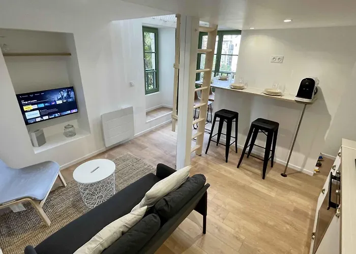 Au Calme Dans Le Quartier Historique Pour 4 Personnes Avec Espace Exterieur *