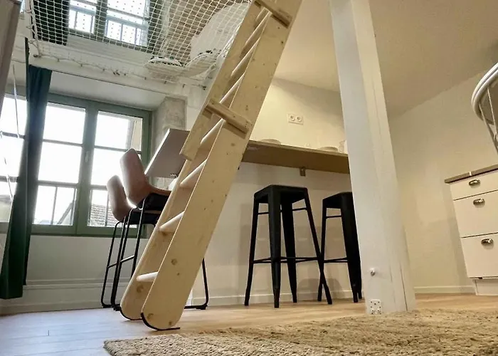 Au Calme Dans Le Quartier Historique Pour 4 Personnes Avec Espace Exterieur Apartamento *